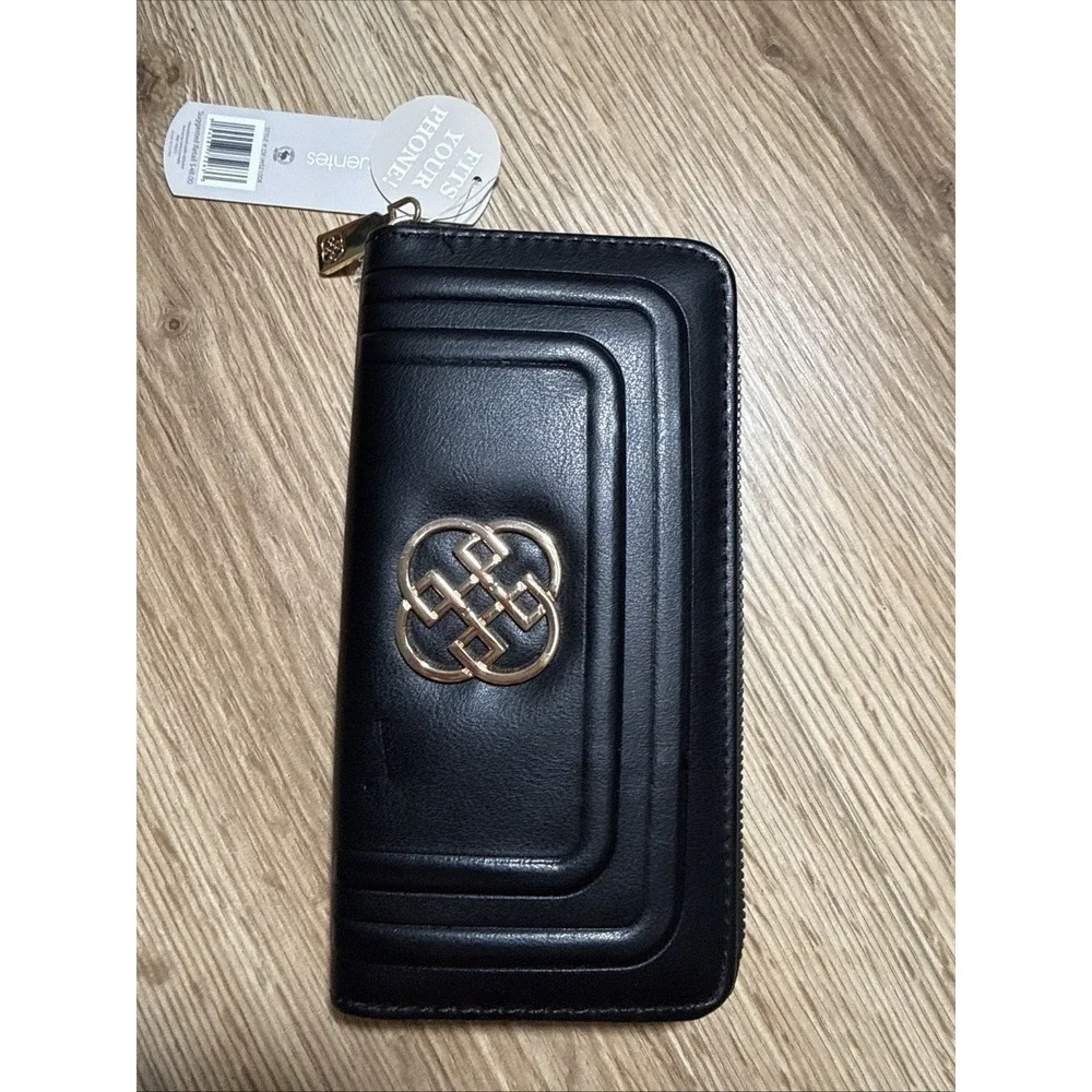 NWT Daisy Fuentes Womens Black Vegan Leather Zip Around Phone Wallet Clutch